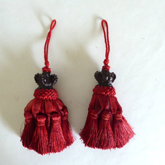 NEW 5” DECORATIVE ACCENT ROYAL CROWN TOPPED RED BURGUNDY BEADED RIBBON TASSEL - Picture 1 of 9